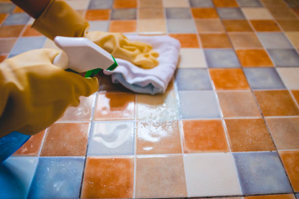 cleaning bathroom tile