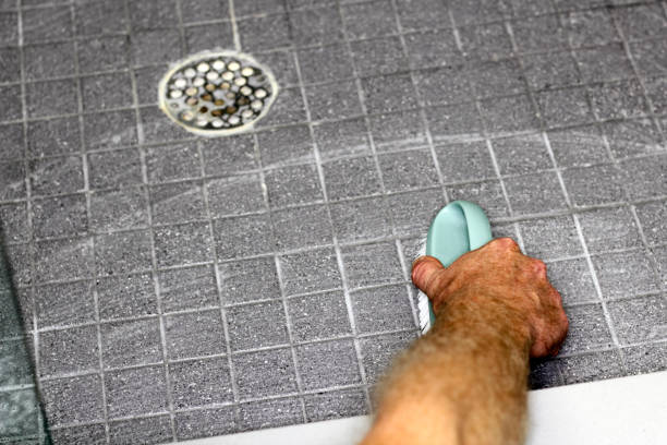 cleaning grout lines
